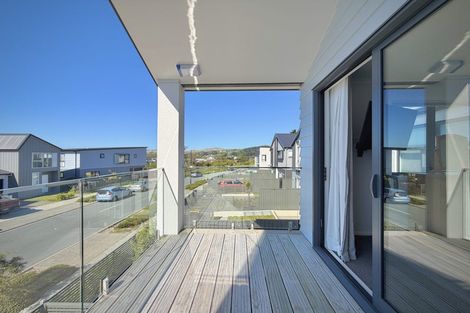 Photo of property in 21 Koreke Close, Kenepuru, Porirua, 5022