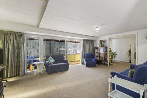 Photo of property in 32 Beaumont Crescent, Frankleigh Park, New Plymouth, 4310
