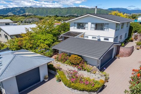 Photo of property in 10 Titoki Road, Waikanae Beach, Waikanae, 5036
