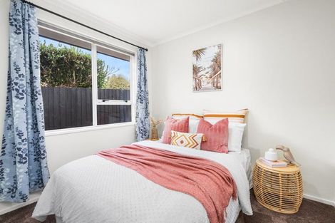 Photo of property in 10 Honeysuckle Place, Northcote, Christchurch, 8052