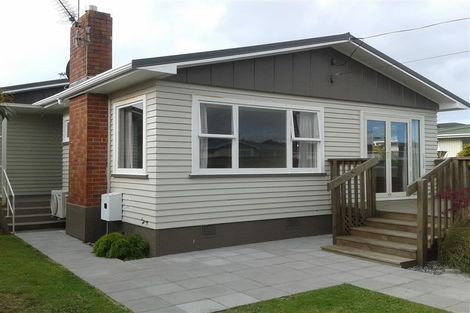 Photo of property in 5 Trafalgar Street, Westown, New Plymouth, 4310