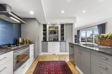 Photo of property in 21 Brooke Ridge Rise, East Tamaki Heights, Auckland, 2016