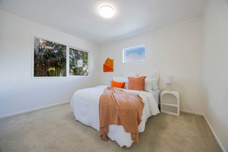 Photo of property in 2/89 Diana Drive, Glenfield, Auckland, 0627