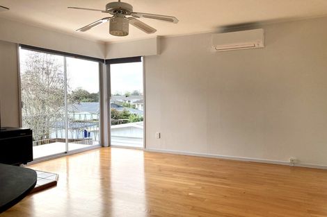 Photo of property in 19 Finlow Drive, Te Atatu South, Auckland, 0610