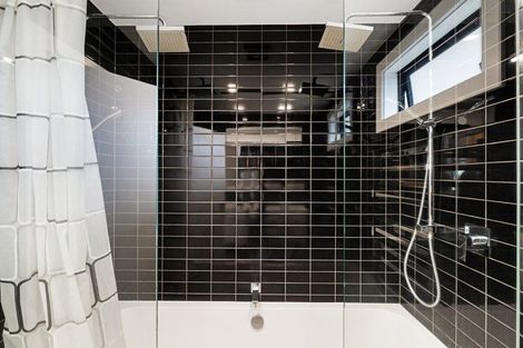 Photo of property in 33b Gill Avenue, Te Atatu Peninsula, Auckland, 0610