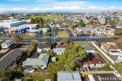 Photo of property in 53 Northcote Road, Northcote, Christchurch, 8052