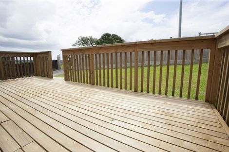 Photo of property in 33 Hobsonville Road, West Harbour, Auckland, 0618