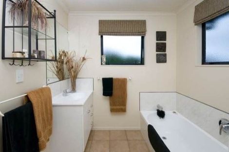Photo of property in 9a Grassways Avenue, Pakuranga, Auckland, 2010