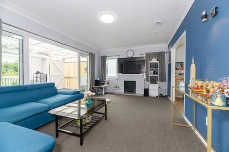Photo of property in 71 Dundale Avenue, Blockhouse Bay, Auckland, 0600
