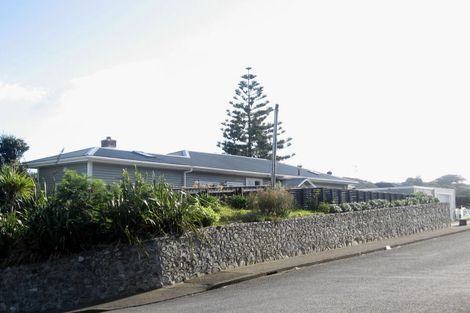 Photo of property in 15 Thornley Street, Titahi Bay, Porirua, 5022