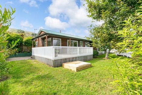 Photo of property in 21 Mexted Terrace, Tawa, Wellington, 5028