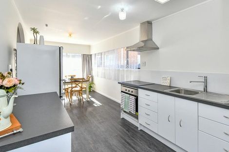 Photo of property in 2/2 Grande Vue Road, Papatoetoe, Auckland, 2025