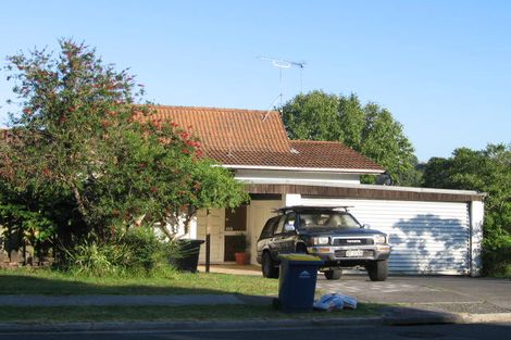 Photo of property in 16 Oaktree Avenue, Browns Bay, Auckland, 0630