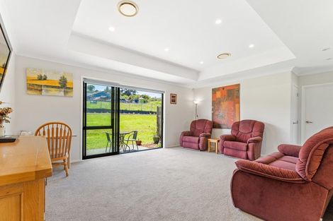 Photo of property in 13 Te Awa Place, Red Beach, 0932