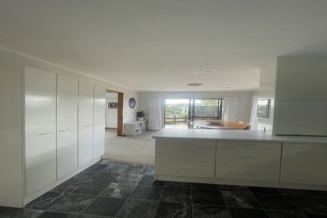Photo of property in 2/16 Kiteroa Terrace, Rothesay Bay, Auckland, 0630