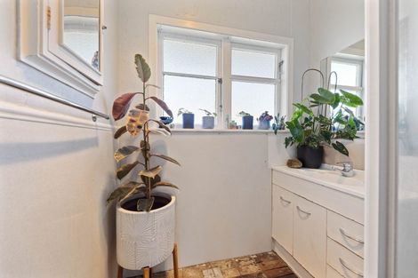 Photo of property in 52 Neal Street, Putaruru, 3411