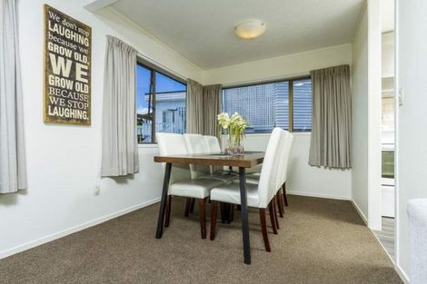 Photo of property in 1/5 Clematis Avenue, Murrays Bay, Auckland, 0630