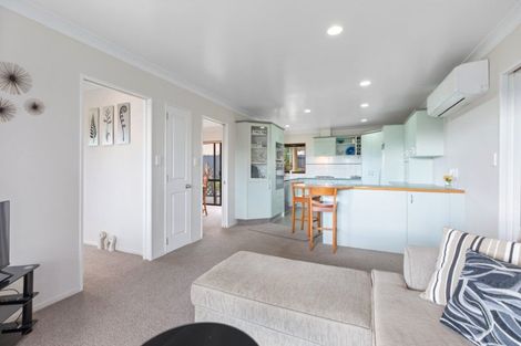 Photo of property in 2 Burnt Oak Drive, Pyes Pa, Tauranga, 3112