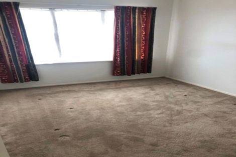 Photo of property in 100 Gossamer Drive, Pakuranga Heights, Auckland, 2010