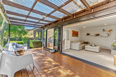 Photo of property in 1/12 Philson Terrace, Browns Bay, Auckland, 0630