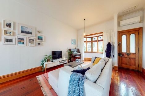 Photo of property in 16 Stafford Street, Mount Victoria, Wellington, 6011