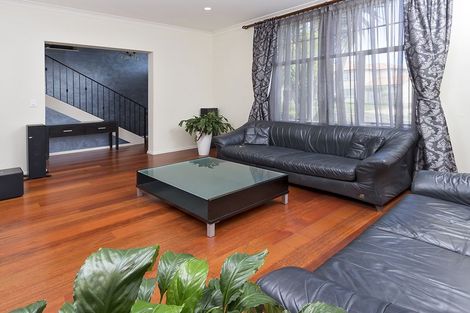 Photo of property in 16 Brooke Ridge Rise, East Tamaki Heights, Auckland, 2016