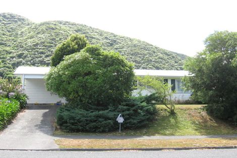 Photo of property in 41 Larchmont Grove, Totara Park, Upper Hutt, 5018