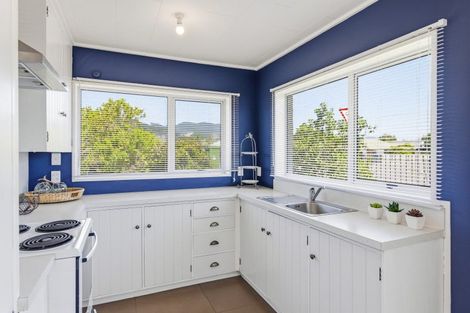 Photo of property in 2 Cypress Grove, Paraparaumu, 5032