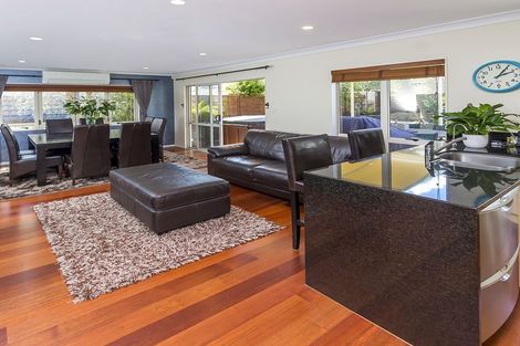 Photo of property in 16 Brooke Ridge Rise, East Tamaki Heights, Auckland, 2016