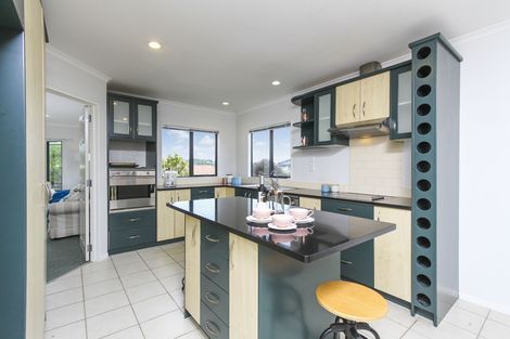 Photo of property in 28 Carnelian Court, Westgate, Auckland, 0614