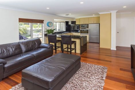 Photo of property in 16 Brooke Ridge Rise, East Tamaki Heights, Auckland, 2016