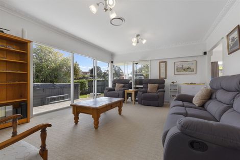 Photo of property in 10 Whiteacres Drive, Sunnyhills, Auckland, 2010