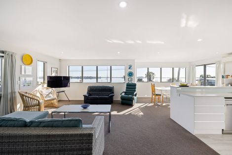 Photo of property in 6 Mccormacks Bay Road, Mount Pleasant, Christchurch, 8081