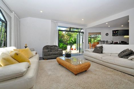 Photo of property in 1/8 Tui Glen Road, Birkenhead, Auckland, 0626