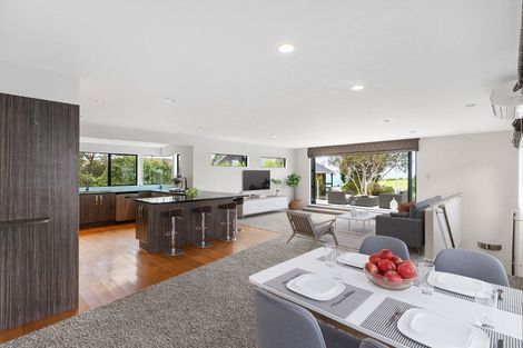 Photo of property in 84 Wade River Road, Stanmore Bay, Whangaparaoa, 0932