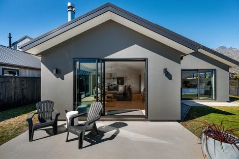 Photo of property in 64 Howden Drive, Jacks Point, 9371