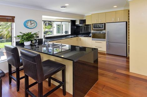 Photo of property in 16 Brooke Ridge Rise, East Tamaki Heights, Auckland, 2016