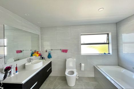 Photo of property in 116a Weatherly Road, Torbay, Auckland, 0630