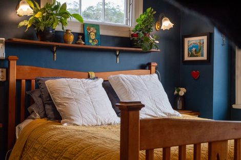 Photo of property in 9 Robertson Street, Russell, 0202