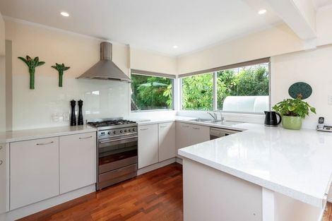 Photo of property in 44 Colmar Road, Mellons Bay, Auckland, 2014