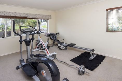 Photo of property in 16 Brooke Ridge Rise, East Tamaki Heights, Auckland, 2016