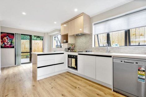 Photo of property in 9e Kingdale Road, Henderson, Auckland, 0610