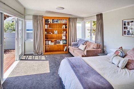 Photo of property in 21 Mahoe Street, Eastbourne, Lower Hutt, 5013