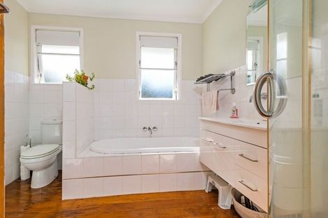 Photo of property in 25 Saint Albans Avenue, Hokowhitu, Palmerston North, 4410