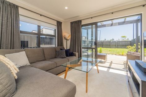 Photo of property in 8c Lumbarda Drive, Kumeu, 0810