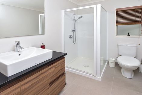 Photo of property in 16 Brooke Ridge Rise, East Tamaki Heights, Auckland, 2016