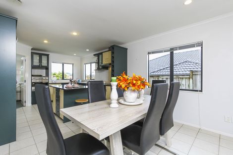 Photo of property in 28 Carnelian Court, Westgate, Auckland, 0614