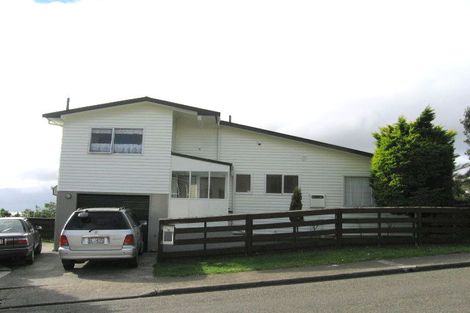 Photo of property in 10 Colchester Crescent, Newlands, Wellington, 6037