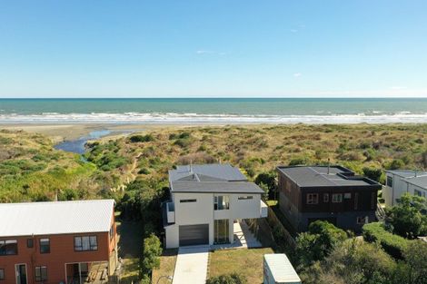 Photo of property in 5 Somerset Grove, Waitarere Beach, Levin, 5510