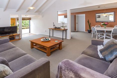 Photo of property in 2/28 De Quincey Terrace, Highland Park, Auckland, 2010